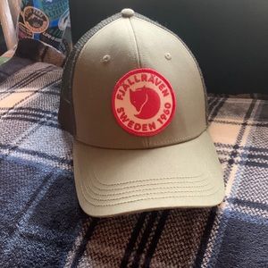 Fjallraven olive drab fixed hat